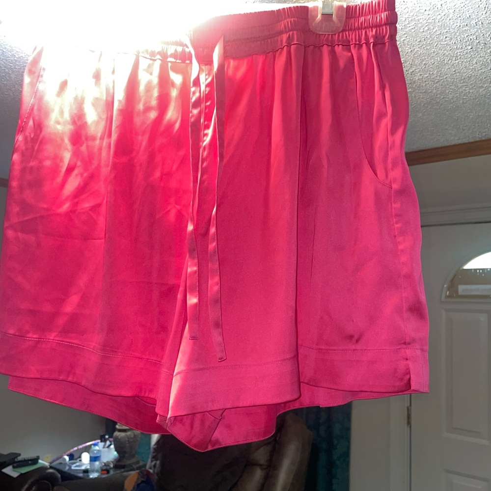 Chic Women's satin Shorts in Pink